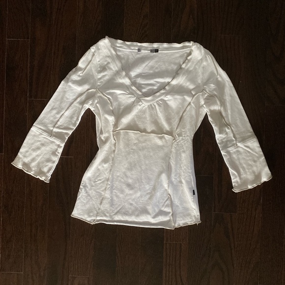 Contoured white top - Picture 1 of 3